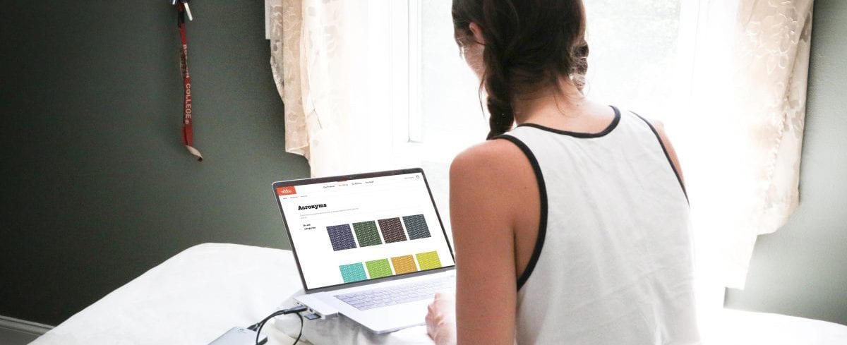 Woman browsing through the It's Myne website on her laptop.